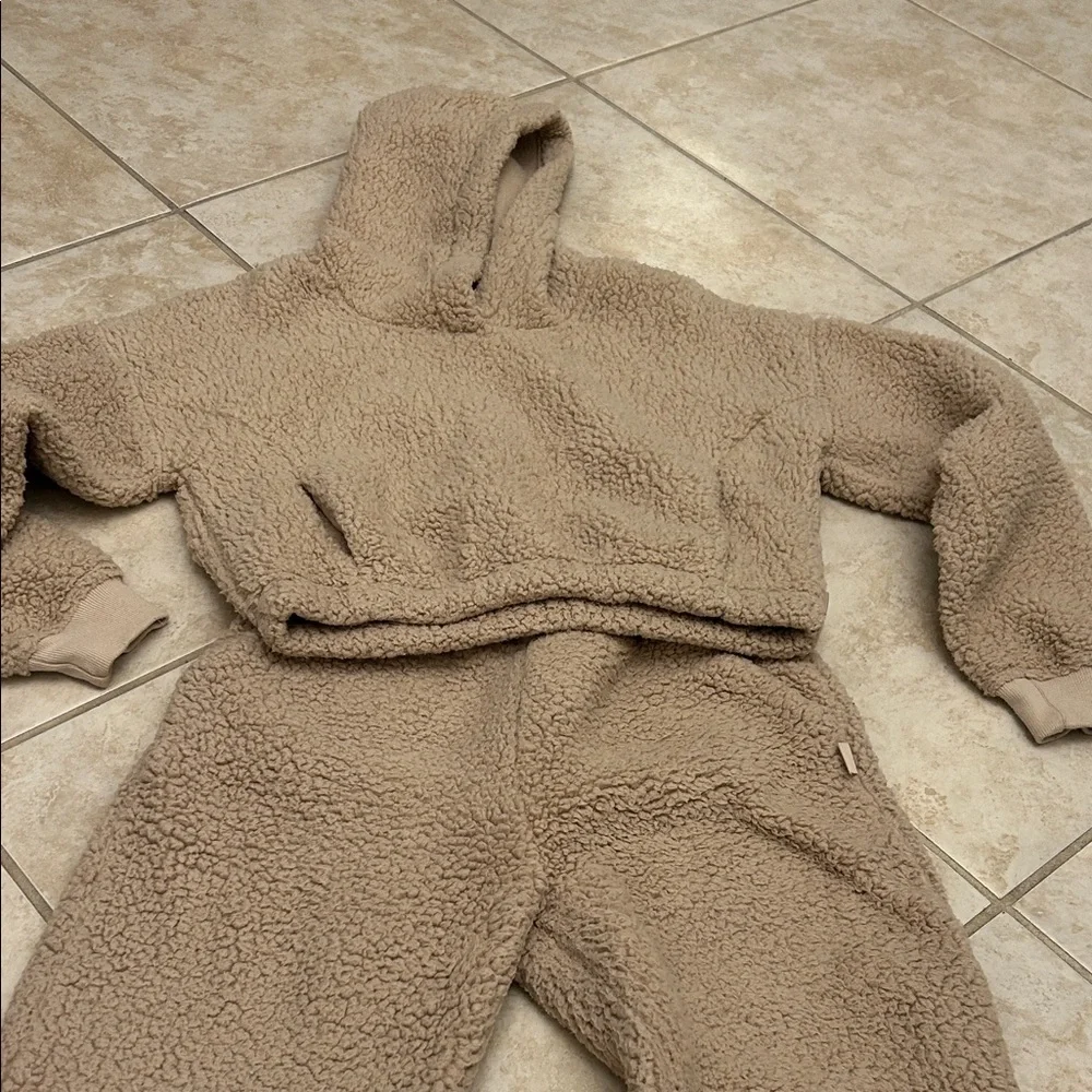 Gilly Hicks Fuzzy Sherpa Sweat Set - Picture 2 of 6